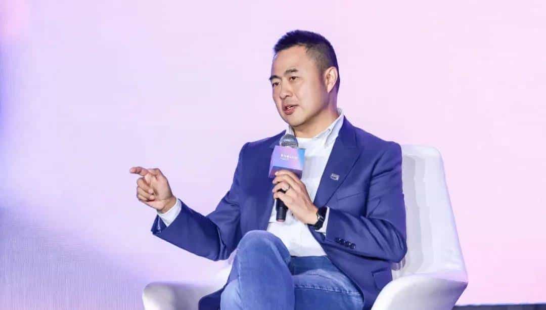 张鹏对谈朱啸虎、储瑞松、傅盛：Agentic AI 时代，不要什么东西都自己闷头做