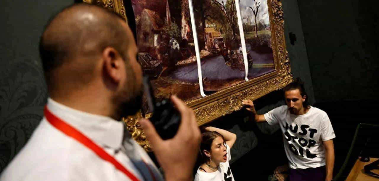 CNN中英双语新闻––英国政府给警察更多的权利阻止破坏性抗议