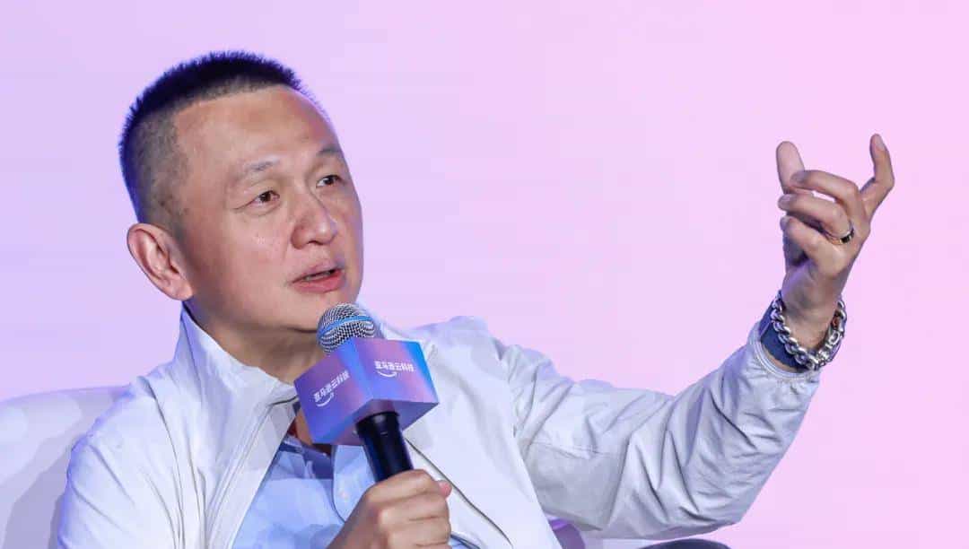 张鹏对谈朱啸虎、储瑞松、傅盛：Agentic AI 时代，不要什么东西都自己闷头做