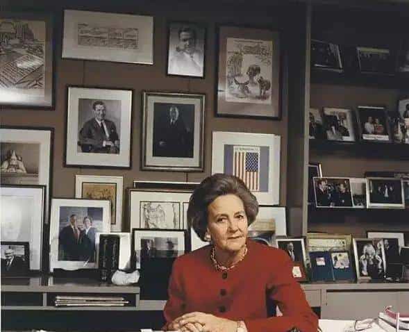 巴菲特再加码能源，这份《滚雪球》作者收藏级的采访里早就披露了他的投资原则，还有他的盲点和弱项……