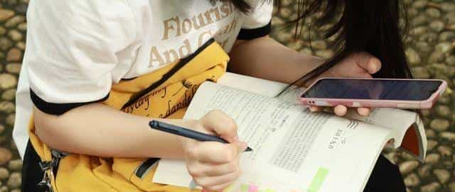 别再硬碰硬!对付小人,高手都玩心态