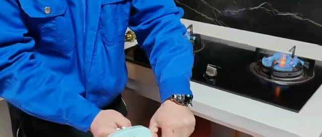 燃气灶加螺丝，神器大妙用？好多人居然不知道