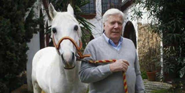 巴黎商业法院8月那张传票，像一把钝刀，慢慢割开15年前的旧账。