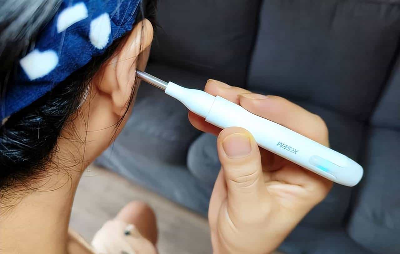 厨房变"犯罪现场"？挖耳勺拍做菜刷爆全网，背后是反精致美学崛起