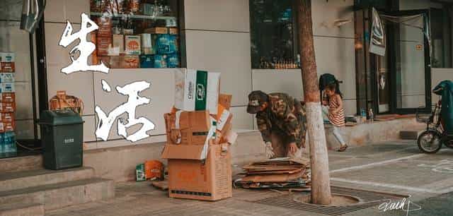 遥控器上的“双面镜”：央视的“挠背”与小剧场的“禁声”