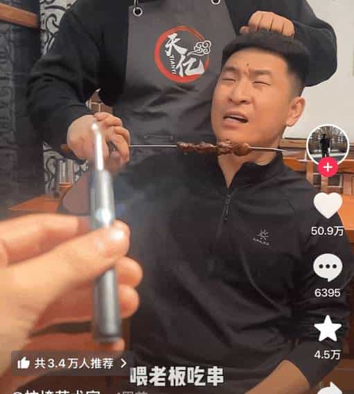 厨房变"犯罪现场"？挖耳勺拍做菜刷爆全网，背后是反精致美学崛起