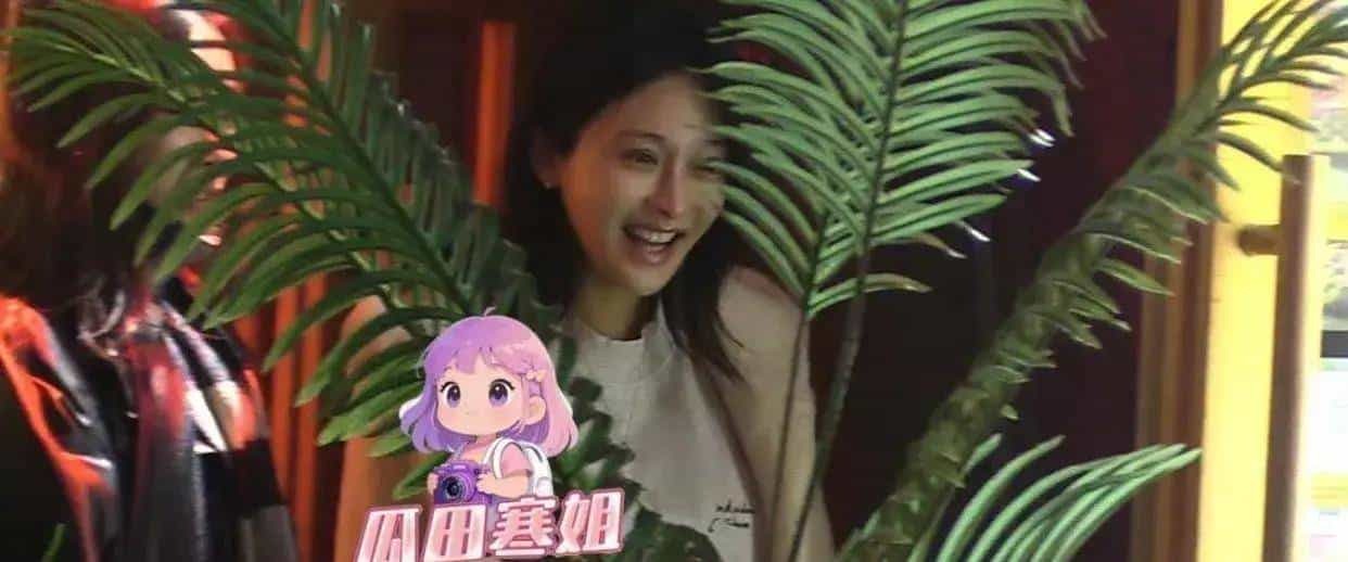 陈牧驰陈冰餐厅约会被拍，女方腹部隆起引怀孕猜测