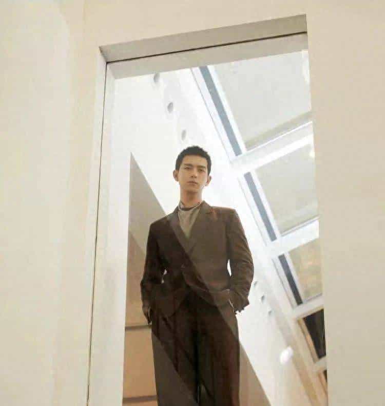 我佩服这顶流敢在巅峰期玩消失