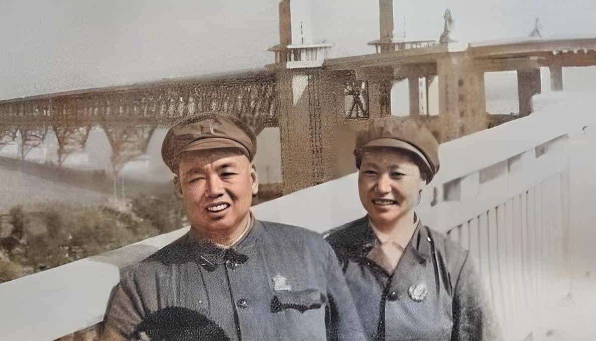 许世友酒后与王新亭打架，陈赓听闻后大怒，刘伯承直接将其调走