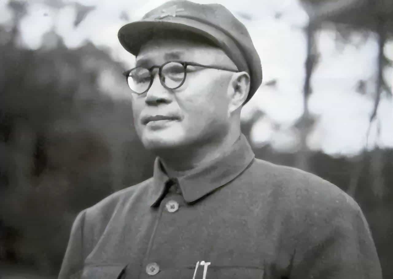 许世友酒后与王新亭打架，陈赓听闻后大怒，刘伯承直接将其调走