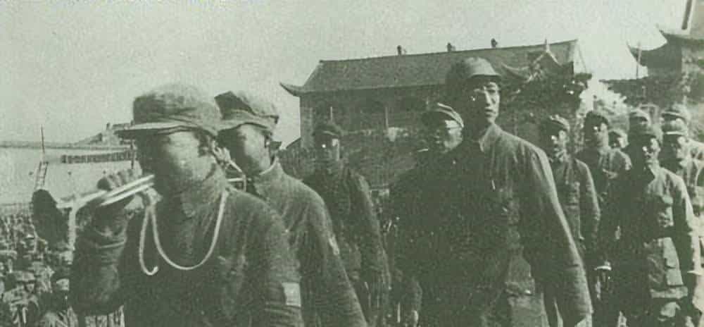 许世友酒后与王新亭打架，陈赓听闻后大怒，刘伯承直接将其调走