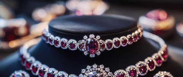 八大“火”系珠宝简介：给寒冷的冬天带来一把“火”