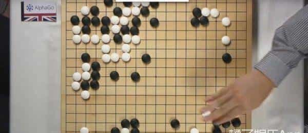 人机围棋大战首局机器胜：人类有点小失落，没事儿还有4局来战！