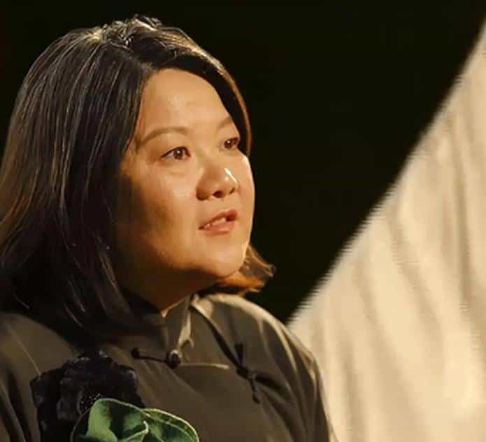 章含之的前夫洪君彦有多帅？1950 年 18 岁的他在大学留影，气质出众