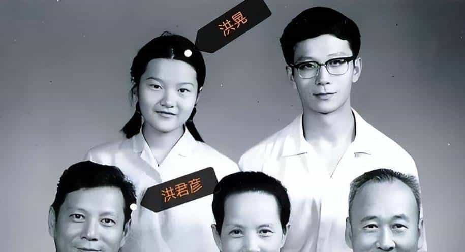 章含之的前夫洪君彦有多帅？1950 年 18 岁的他在大学留影，气质出众