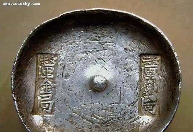 “银锭埋了120年,挖出来不到120小时,就被我装进编织袋,扛去