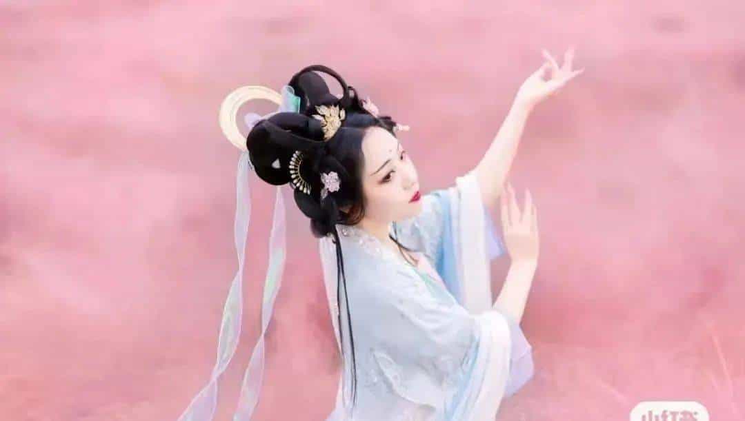 以草为名，比花更美！曲江三大秋日限定粉黛乱子草花海上线~