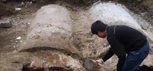 “银锭埋了120年,挖出来不到120小时,就被我装进编织袋,扛去