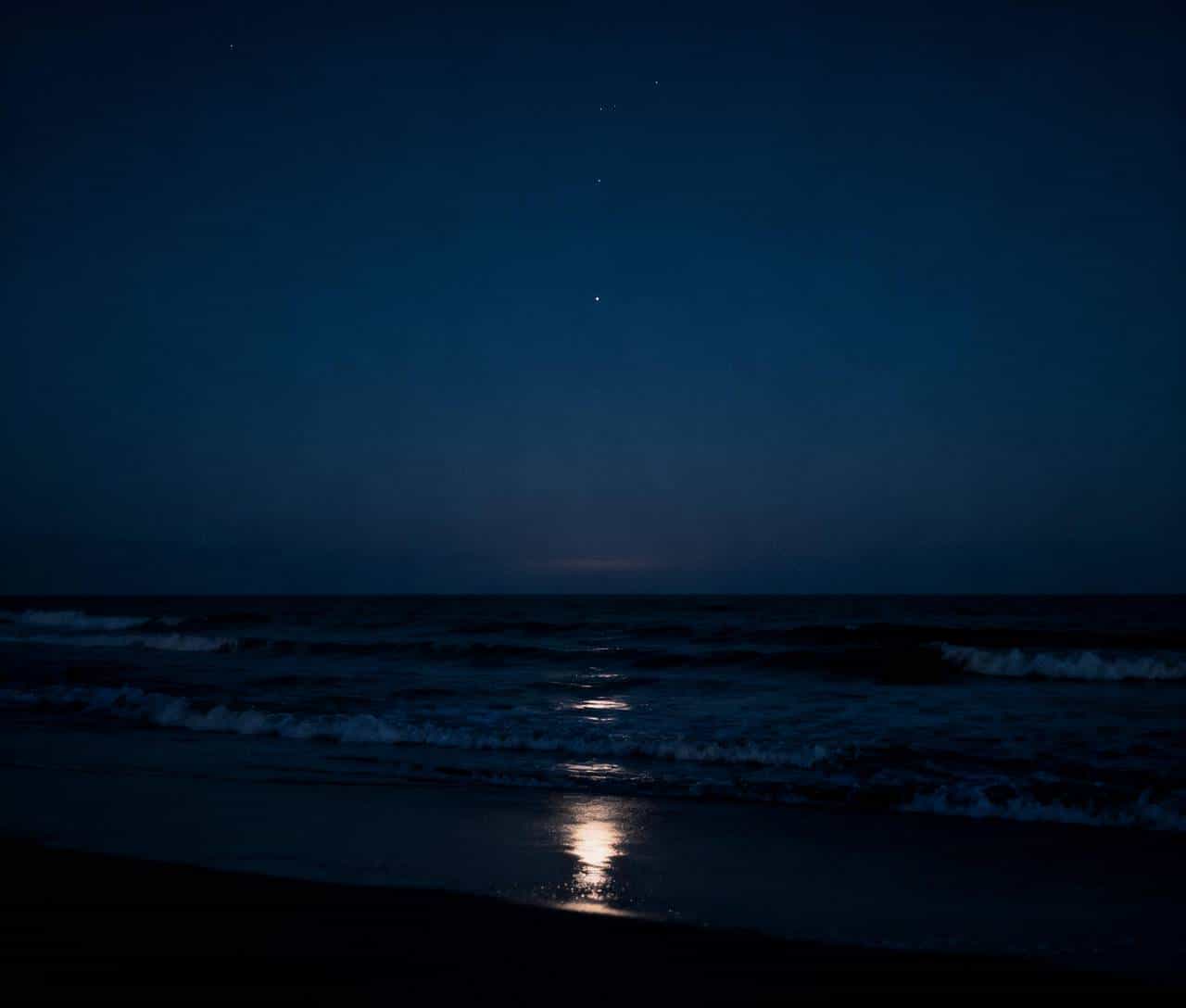 使用DeepSeek和豆包重读《飞鸟集》之二百二十九：名字