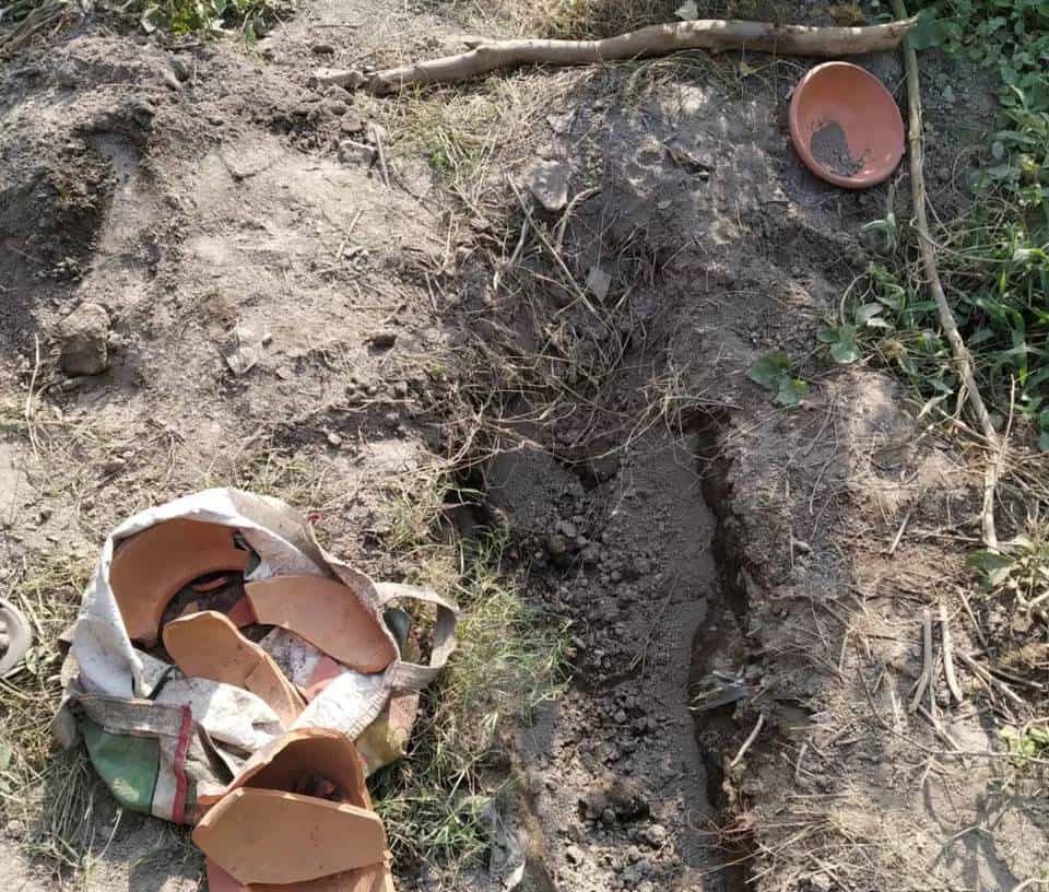 外国女婴刚出生就被母亲活埋，被埋了整整6小时，奇迹生还