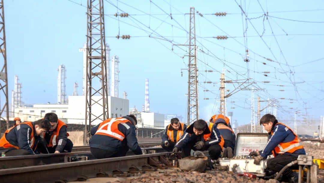 DeepSeek：这个韵我必须押！