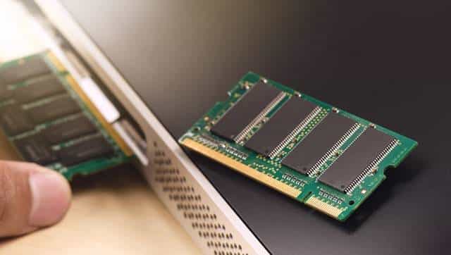 1G大小单词文件，1M内存限制，如何查找频数最高的100词？