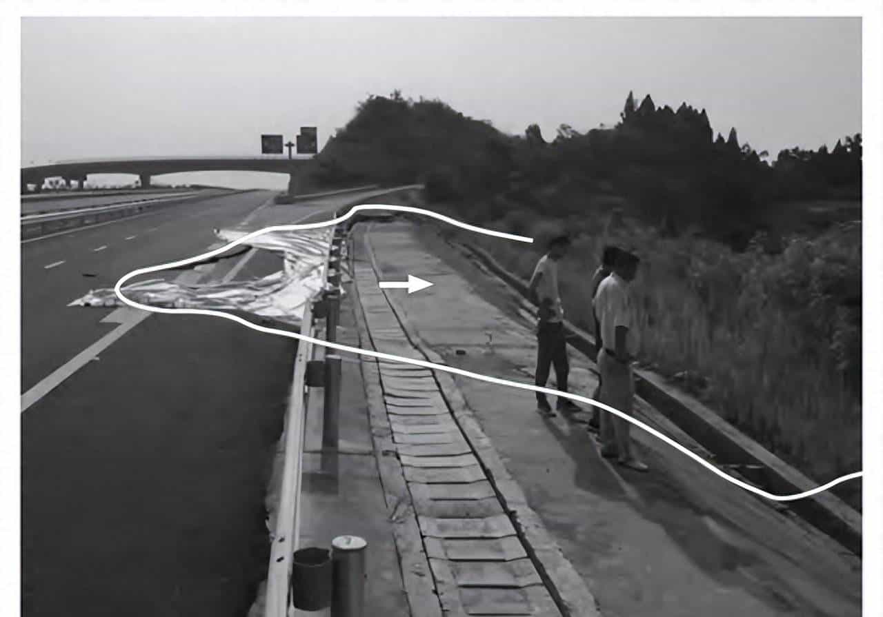 圆形截面抗滑桩在红层地区某高速公路滑坡抢险工程中的应用