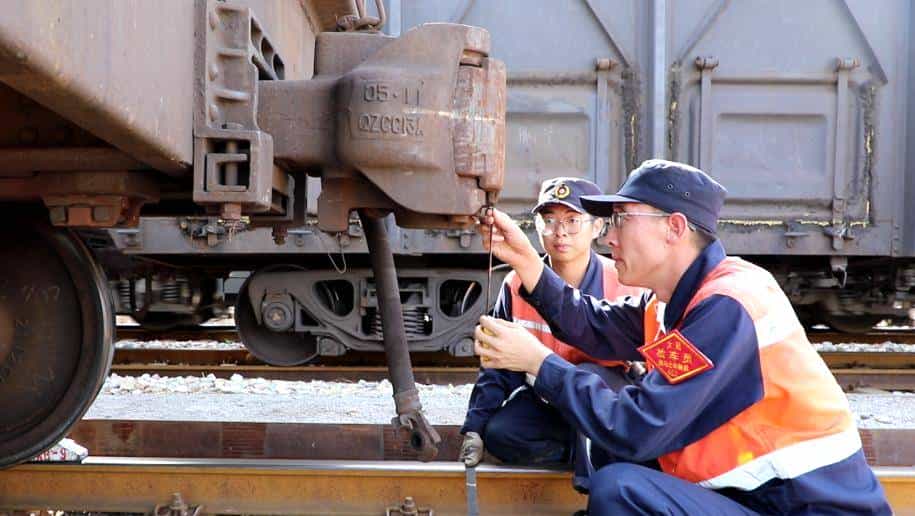 DeepSeek：这个韵我必须押！