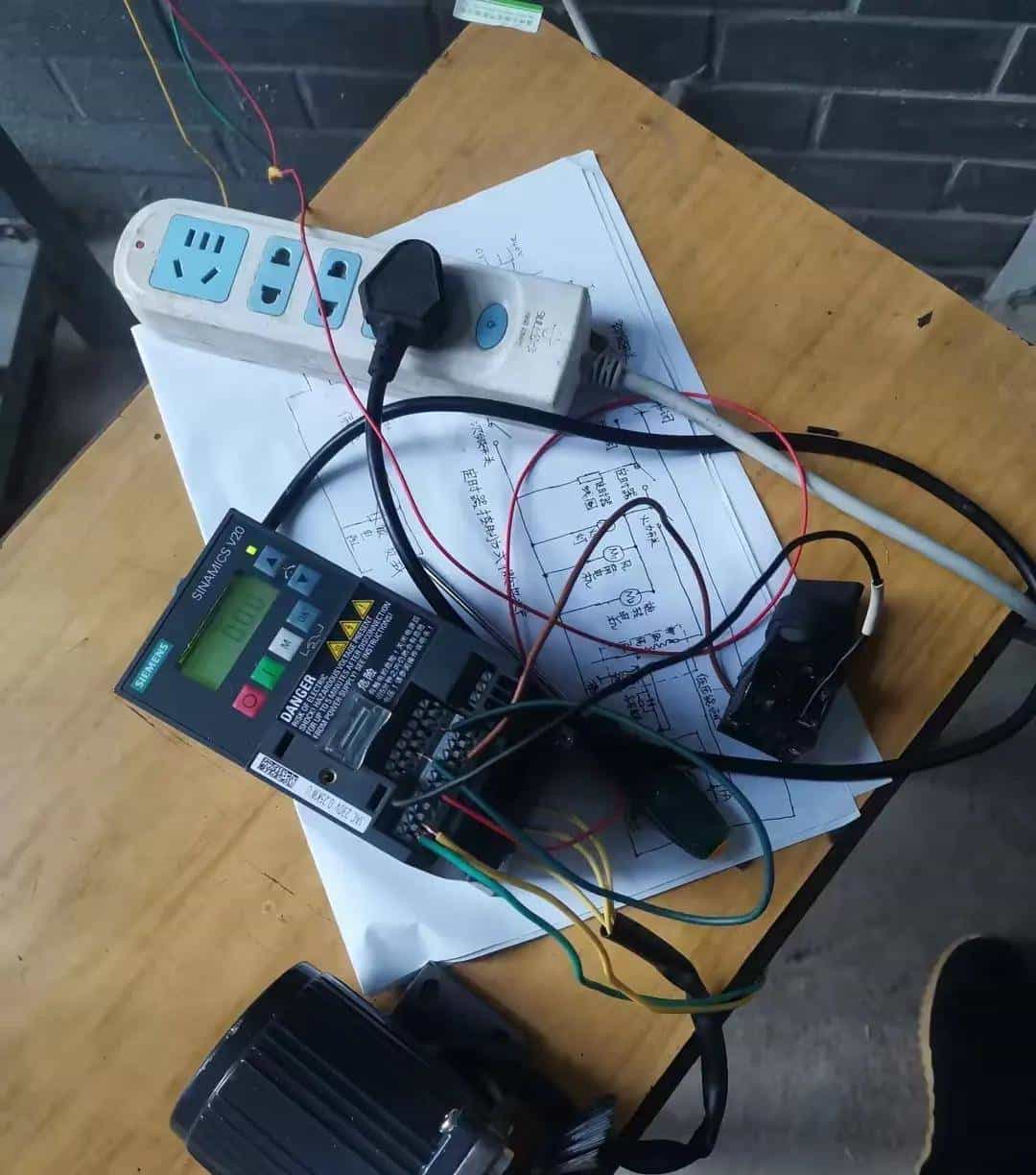 实例：你会做西门子v20变频器恒压供水接线及参数设置吗？