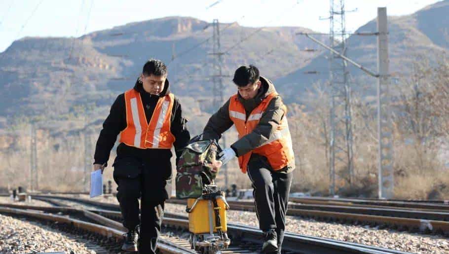 DeepSeek：这个韵我必须押！