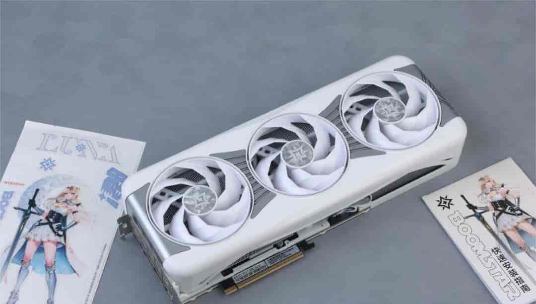 影驰RTX 5070 Ti星曜LUNA OC：DLSS 4+16GB显存定义颜值和性能的双向跃升