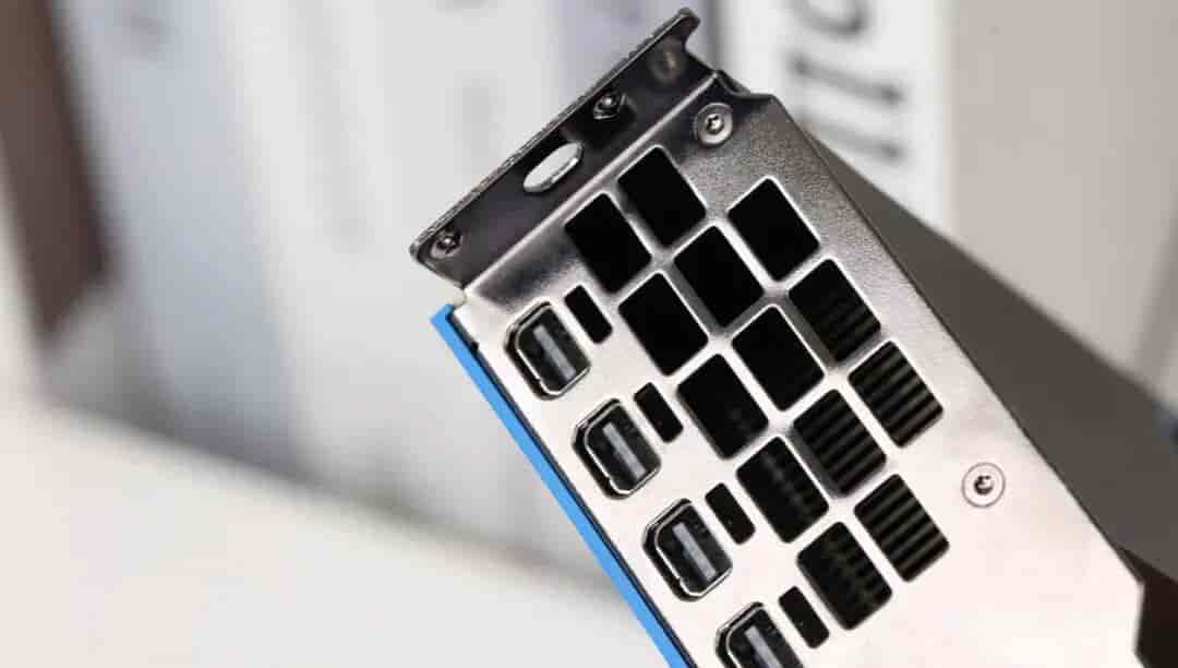 短小精悍的AI与图形工作站专业之选——英特尔锐炫 Pro B50显卡首发评测