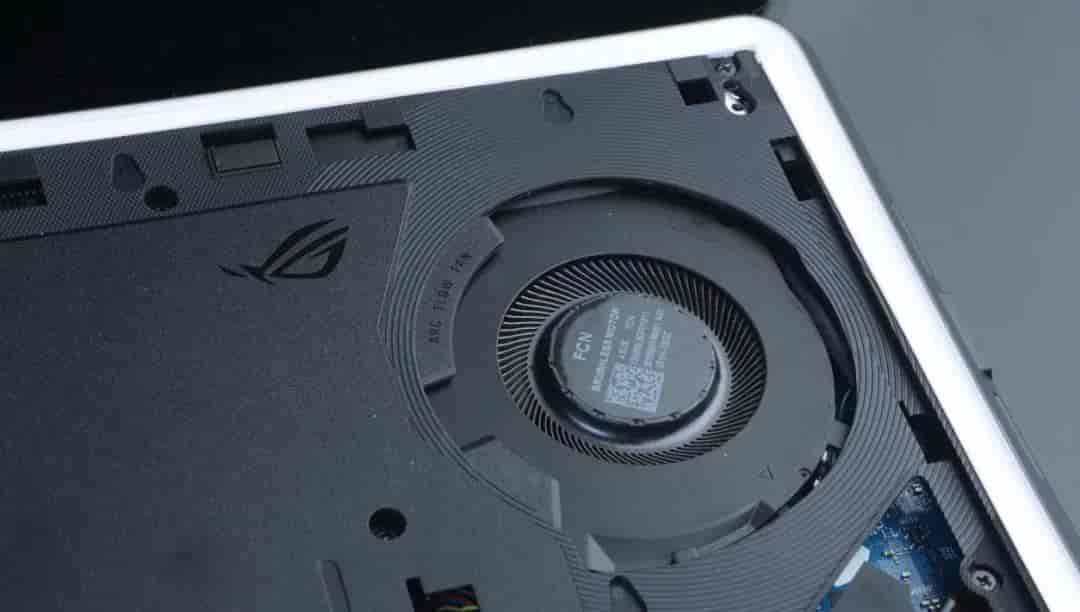 银鞍照夜，枪神破阵 GeForce RTX™ 5080笔记本ROG枪神9 Plus超竞版：光影交响曲重构数字游戏生活美学