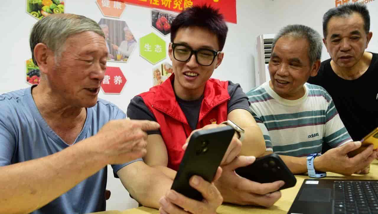 豆包为啥一直免费？你以为白占便宜，实则早就被“反向收割”