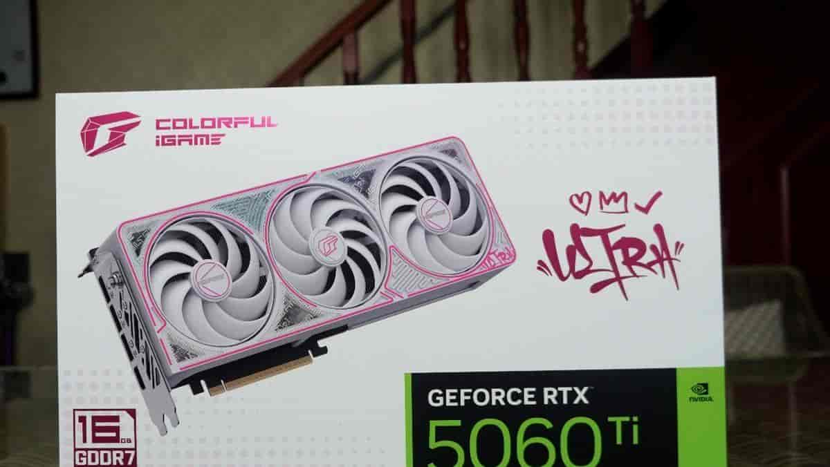 黑白双配色、背插可选,iGame GeForce RTX 5060 Ti Ultra W OC 装机实测