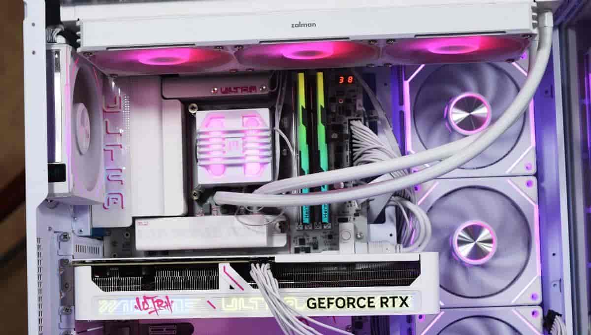 黑白双配色、背插可选,iGame GeForce RTX 5060 Ti Ultra W OC 装机实测