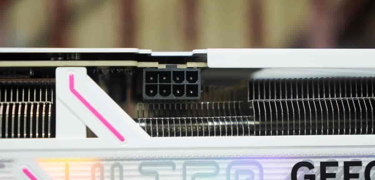 黑白双配色、背插可选,iGame GeForce RTX 5060 Ti Ultra W OC 装机实测