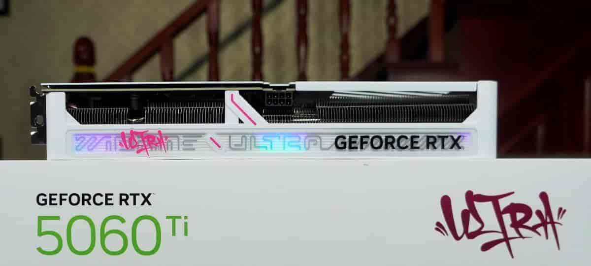 黑白双配色、背插可选,iGame GeForce RTX 5060 Ti Ultra W OC 装机实测