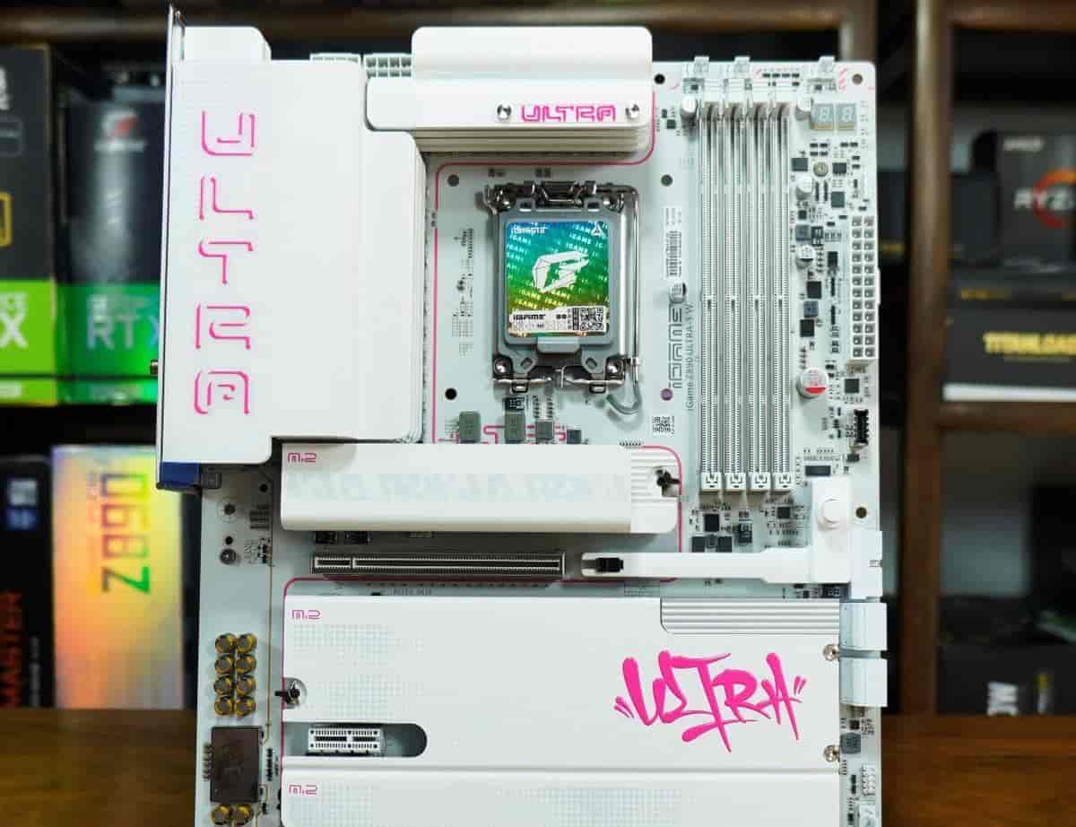 黑白双配色、背插可选,iGame GeForce RTX 5060 Ti Ultra W OC 装机实测