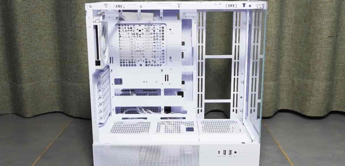 黑白双配色、背插可选,iGame GeForce RTX 5060 Ti Ultra W OC 装机实测