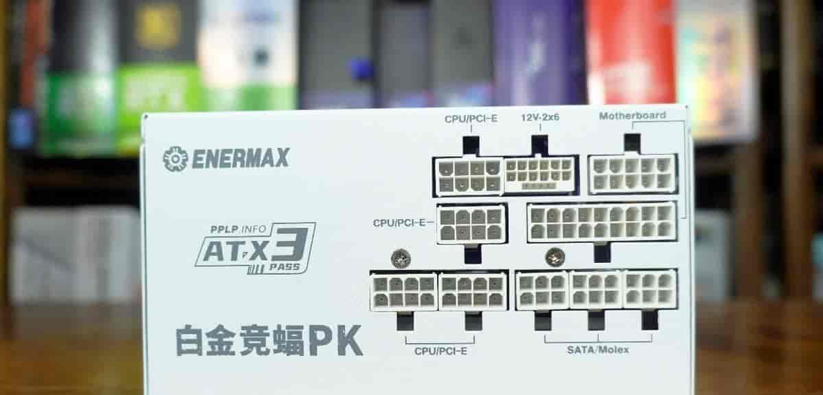 黑白双配色、背插可选,iGame GeForce RTX 5060 Ti Ultra W OC 装机实测