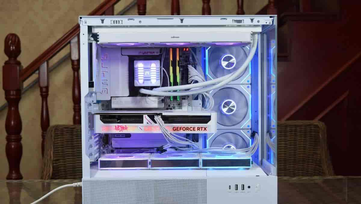黑白双配色、背插可选,iGame GeForce RTX 5060 Ti Ultra W OC 装机实测