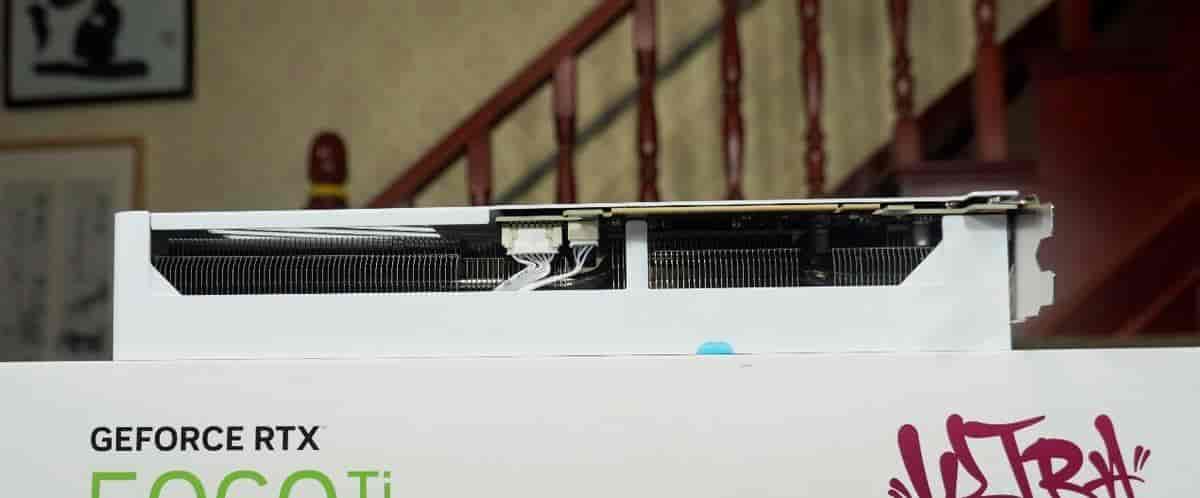 黑白双配色、背插可选,iGame GeForce RTX 5060 Ti Ultra W OC 装机实测