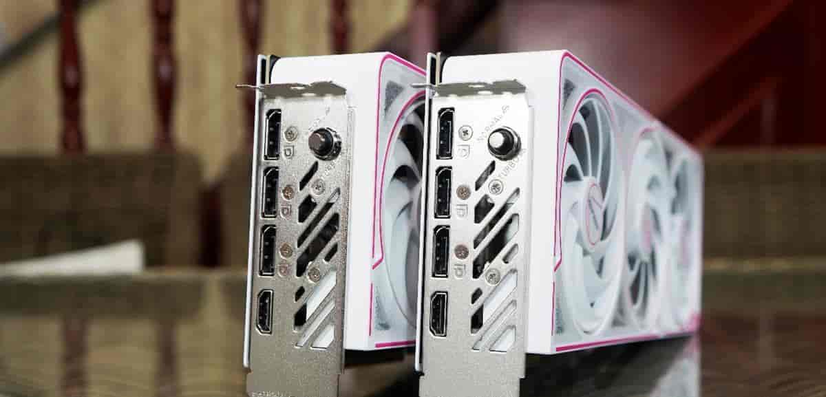 黑白双配色、背插可选,iGame GeForce RTX 5060 Ti Ultra W OC 装机实测